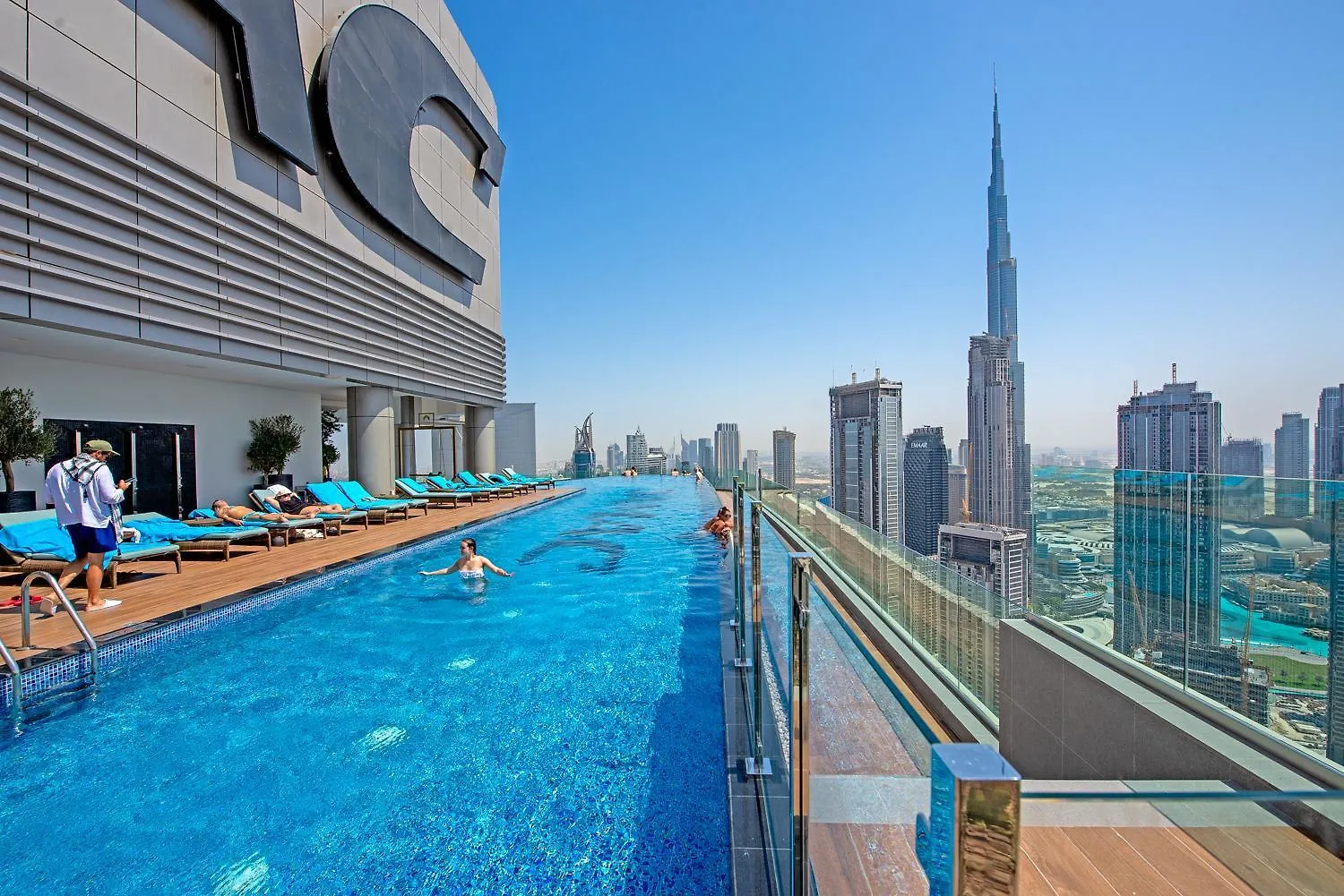 Stylish 2Bedroom W Infinity Pool On The 64Th Floor 두바이 아파트